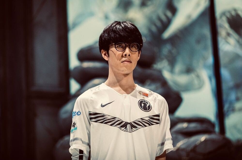 们以高空球 们以高空球